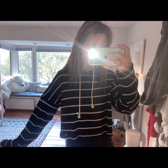 Cropped sweater - Picture 1 of 3